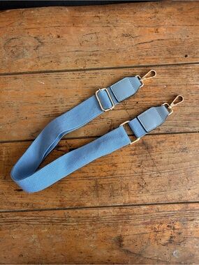 Light baby blue webbing bag strap